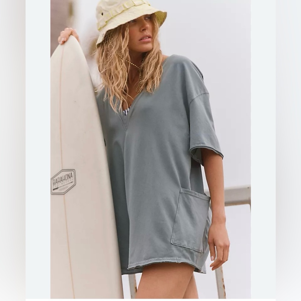 Like new Free People hot shot t shirt romper 🩵